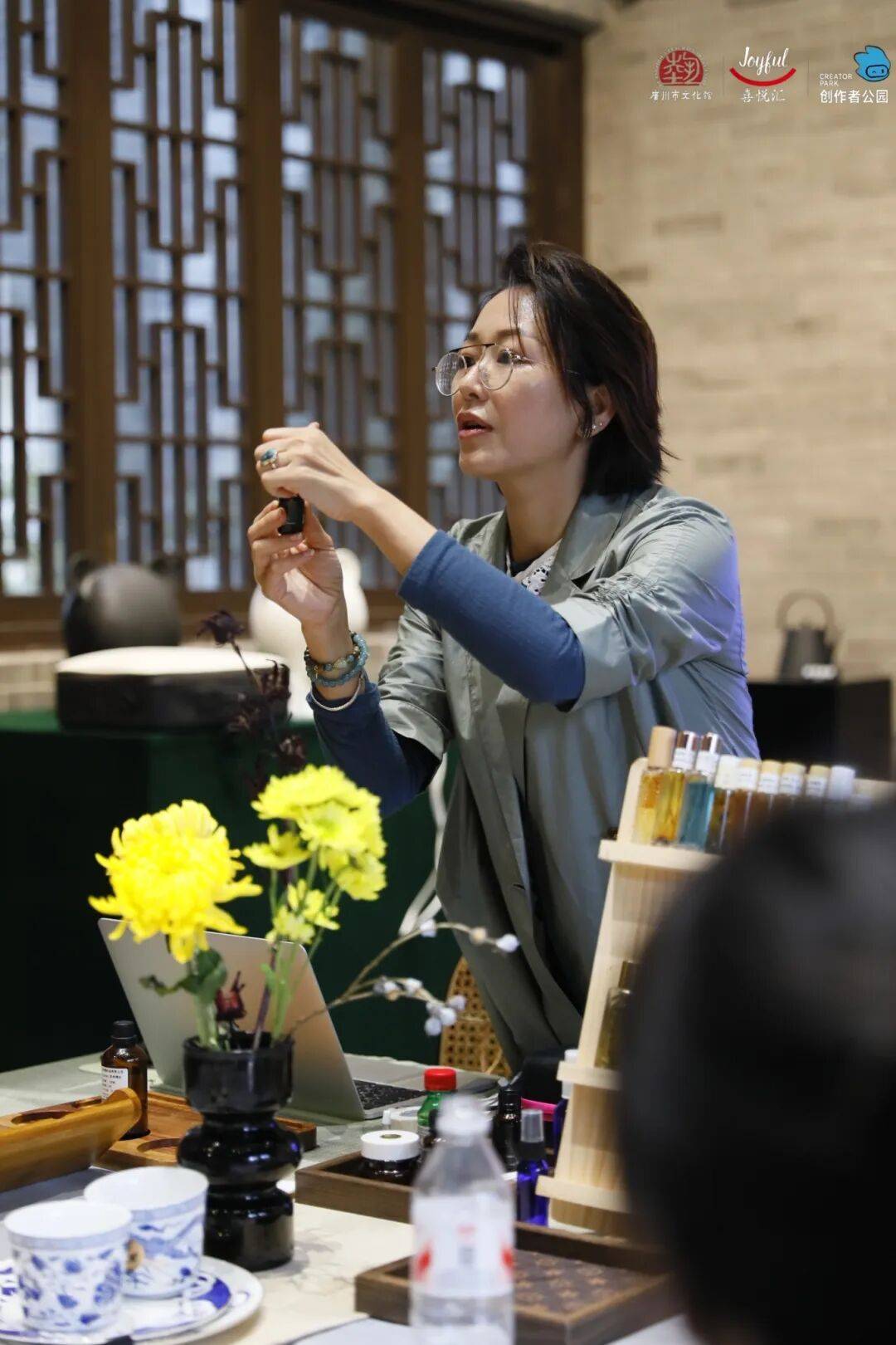 、派对妆容、珠绣胸针超多趣味活动等你参与